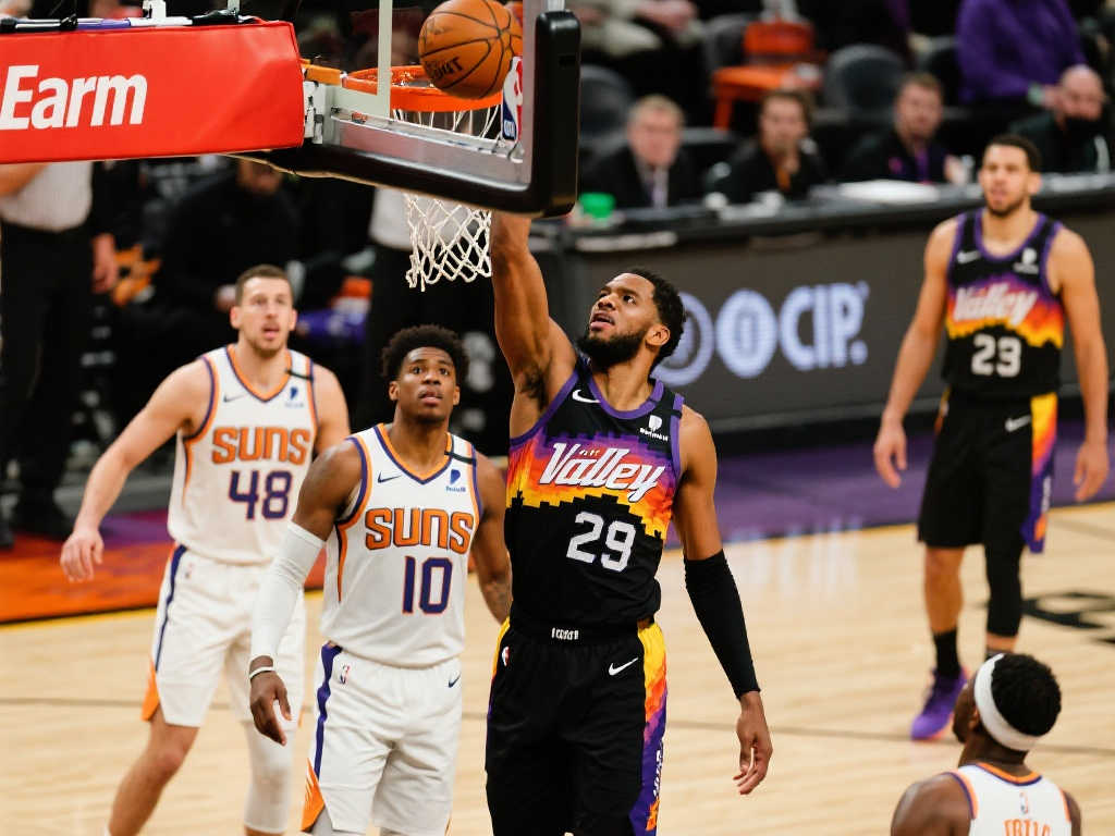 圣诞节逆转颓势，太阳双核光芒四射迎来关键胜利